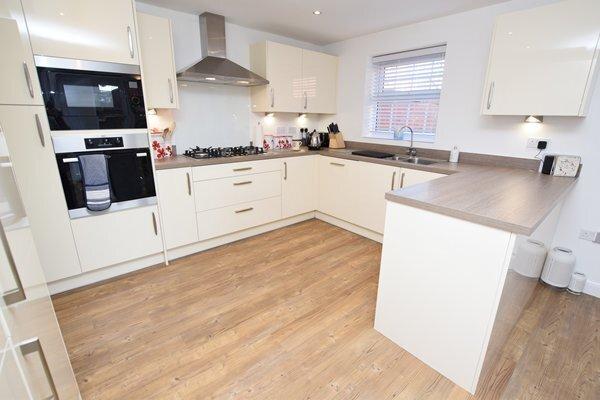 Open plan kitchen/diner