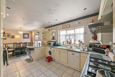 5 bedroom semi-detached house for sale, Blossom Waye, Hounslow TW5