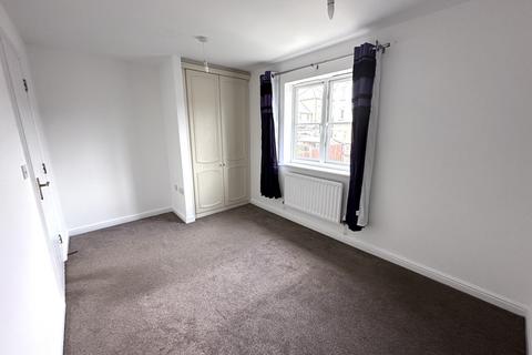 2 bedroom terraced house to rent, Wickham Crescent, CM7