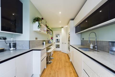 14 Old Farleigh Road, South Croydon, CR2 8PB