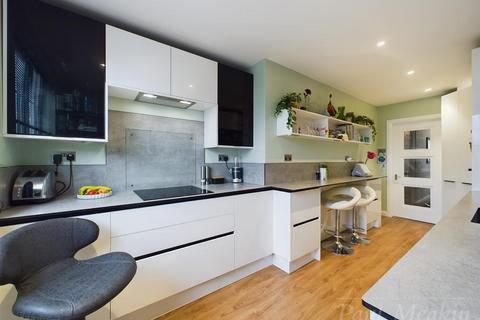 14 Old Farleigh Road, South Croydon, CR2 8PB