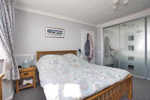 8 Broadview, Folkestone, CT20 3ES