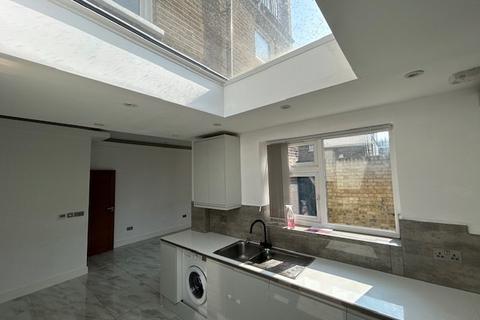 4 bedroom end of terrace house to rent, London, W12