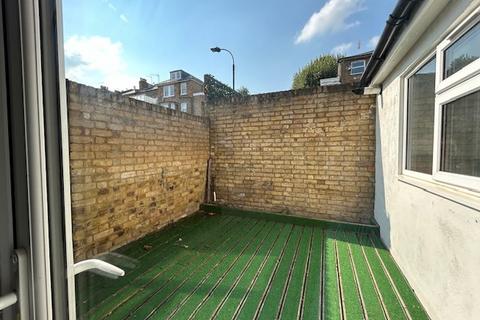 4 bedroom end of terrace house to rent, London, W12