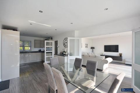 3 bedroom detached house for sale, Wykeham Avenue, Borders of Emerson Park, Hornchurch, RM11