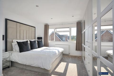 3 bedroom detached house for sale, Wykeham Avenue, Borders of Emerson Park, Hornchurch, RM11