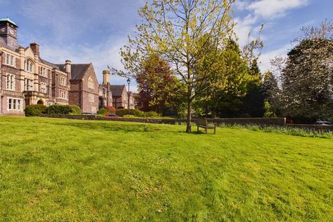 Sarno Square, Abergavenny, NP7