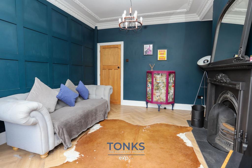 Barrs Road, Cradley Heath B64 3 bed semidetached house for sale £280,000