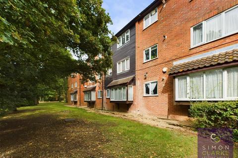 2 bedroom flat to rent, Darwin Close, New Southgate, N11