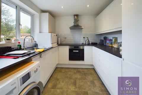 2 bedroom flat to rent, Darwin Close, New Southgate, N11