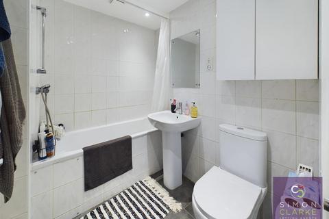 2 bedroom flat to rent, Darwin Close, New Southgate, N11