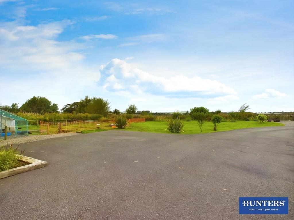Driveway/Parking