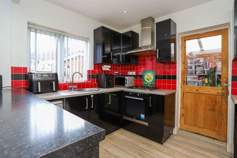 37 Chester Rise, Oldbury, B68 0SS