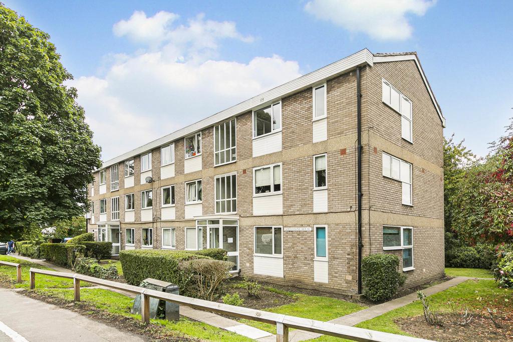 Chertsey Road, Surrey KT15 2 bed apartment for sale £249,950