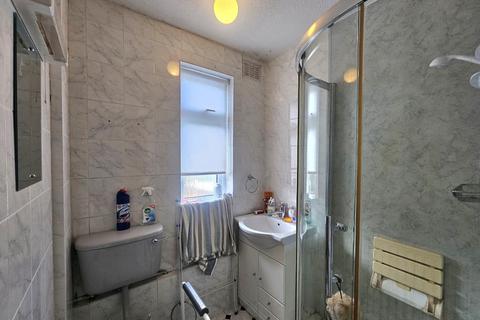 67 Gillsway, Northampton, NN2 8HT