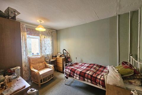 67 Gillsway, Northampton, NN2 8HT