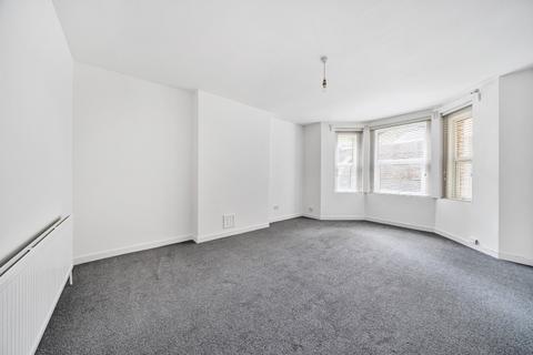 2 bedroom apartment to rent, Tetherdown London N10