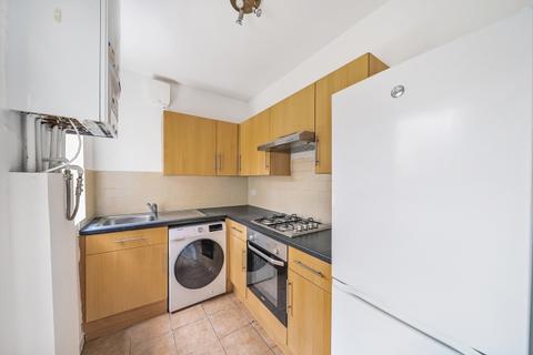 2 bedroom apartment to rent, Tetherdown London N10