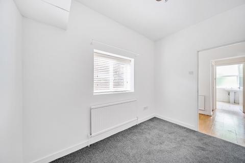 2 bedroom apartment to rent, Tetherdown London N10