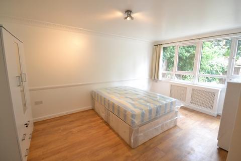 1 bedroom in a flat share to rent, Waynflete Square, London W10