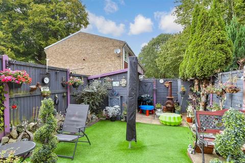 18 Wildman Close, Gillingham, ME8 9SL