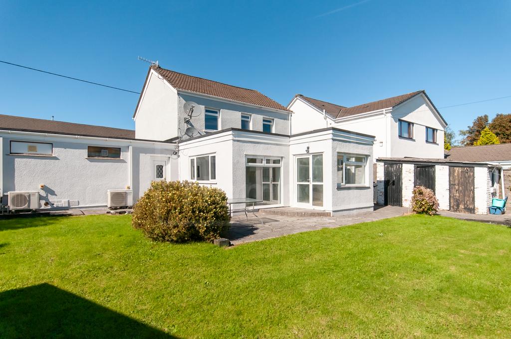 Brecon Road, Ystradgynlais, Swansea... 3 bed semidetached house to