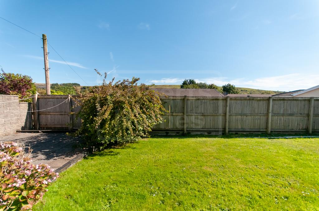 Brecon Road, Ystradgynlais, Swansea... 3 bed semidetached house to