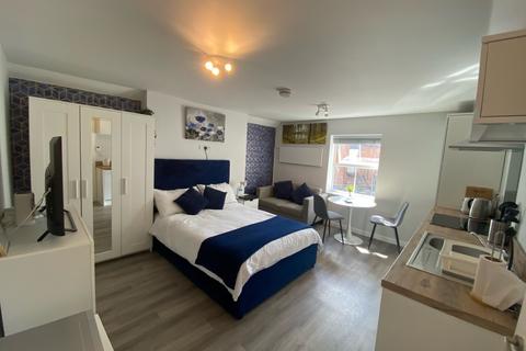 Studio to rent, Wootton Gardens, Bournemouth, Dorset, BH1