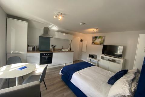 Studio to rent, Wootton Gardens, Bournemouth, Dorset, BH1
