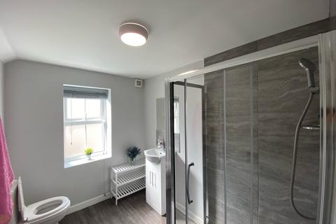 Studio to rent, Wootton Gardens, Bournemouth, Dorset, BH1