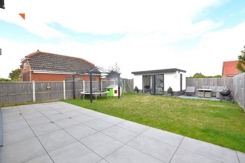 4 bedroom detached house for sale, Point Clear Road, St Osyth