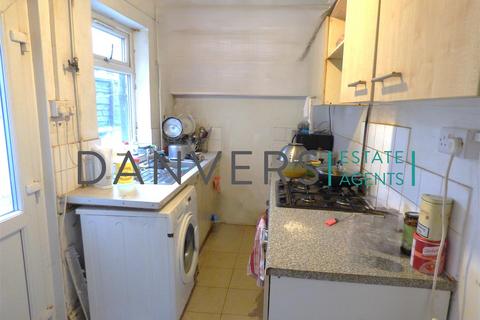 3 bedroom terraced house to rent, Ullswater Street, Leicester LE2