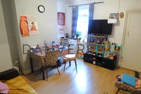 3 bedroom terraced house to rent, Ullswater Street, Leicester LE2