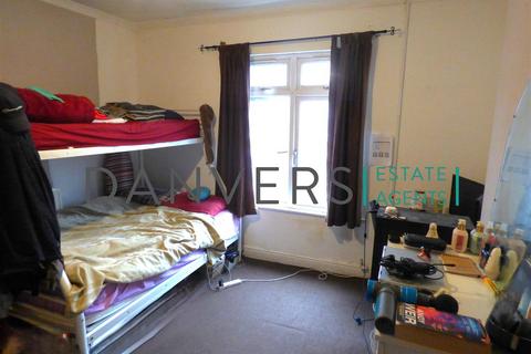 3 bedroom terraced house to rent, Ullswater Street, Leicester LE2