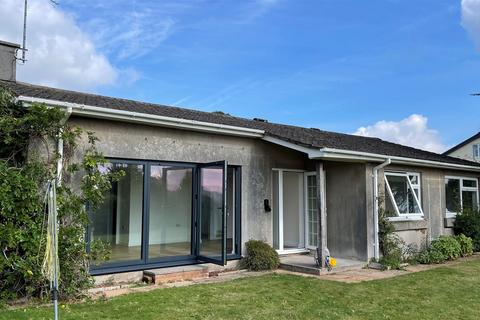 3 bedroom bungalow to rent, Courtfield, Totnes