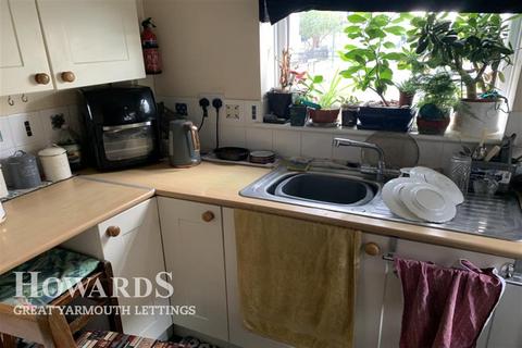 2 bedroom terraced house to rent, Nelson Road Central