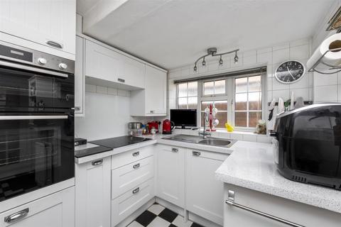 3 bedroom flat for sale, Wallace Avenue, Worthing