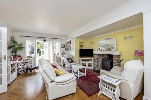 3 bedroom flat for sale, Wallace Avenue, Worthing