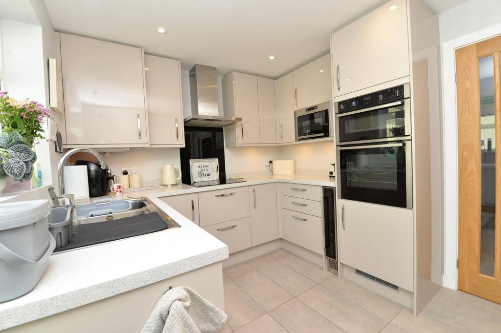 Studley Court, Barton On Sea, New... 3 bed detached house for sale £