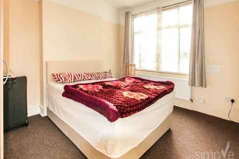 1 bedroom flat to rent, Beverly Mansions , Wellington Road South , Hounslow