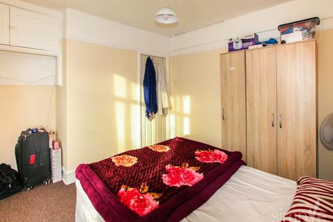 1 bedroom flat to rent, Beverly Mansions , Wellington Road South , Hounslow