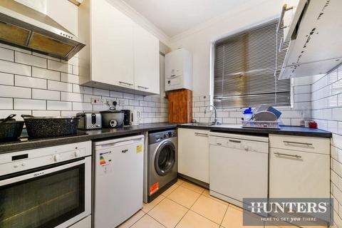 3 bedroom flat to rent, Wrythe Lane, Carshalton