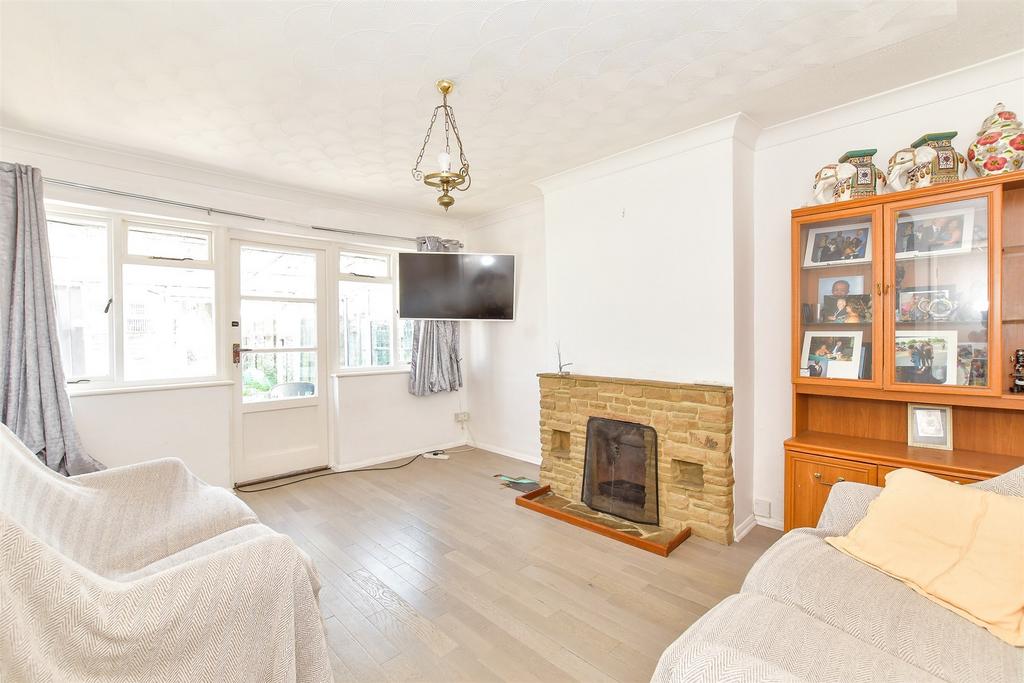 Durrington Lane, Worthing, West Sussex 2 bed semidetached bungalow for