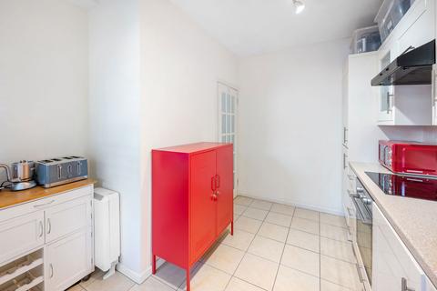 Flat 7, Eaton House Vicarage Crescent, Battersea, London, SW11 3LE