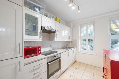 1 bedroom ground floor flat for sale, Vicarage Crescent, London SW11