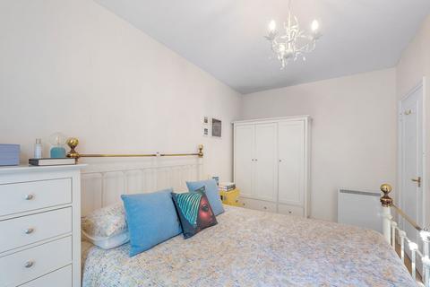 Flat 7, Eaton House Vicarage Crescent, Battersea, London, SW11 3LE