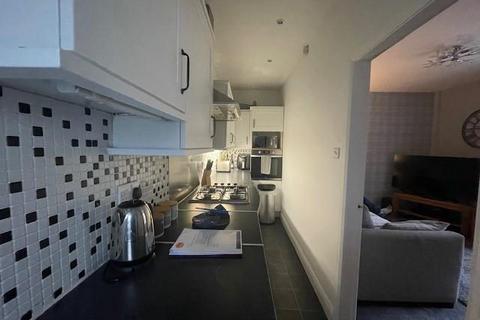 2 bedroom end of terrace house to rent, Albert Street, Bradford BD13