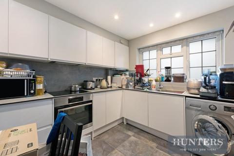 2 bedroom terraced house to rent, St. Andrews Road, Surbiton