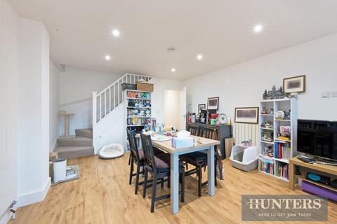 2 bedroom terraced house to rent, St. Andrews Road, Surbiton