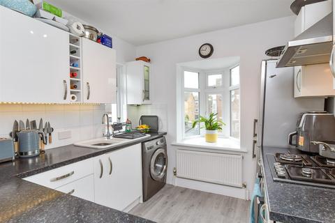 2 bedroom flat for sale, The Broadway, Brighton, East Sussex